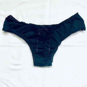 🌸 Victoria’s Secret Black Lace-Up Thong – Sexy Little Things / Dream Angels